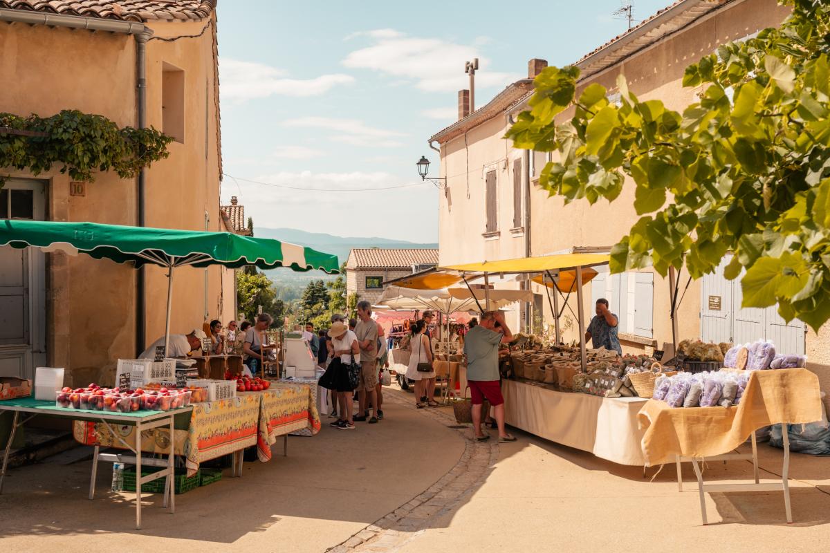 Les Marchés de Provence  Die provenzalischen Märkte  - Gites et maison de vacances