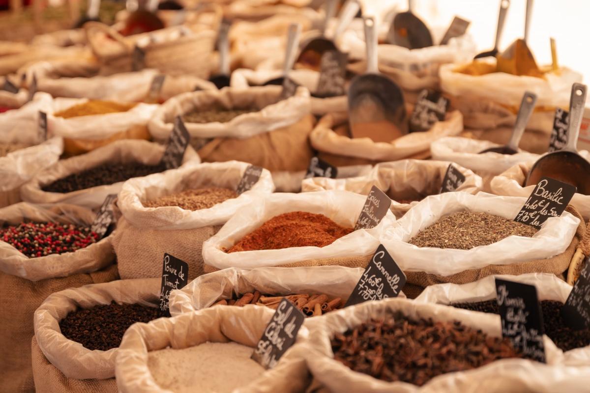 Les Marchés de Provence  Die provenzalischen Märkte  - Gites et maison de vacances