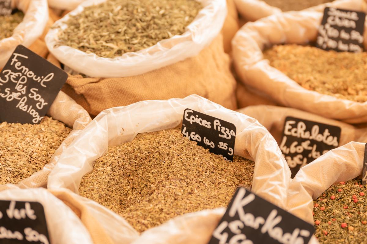 Les Marchés de Provence  Die provenzalischen Märkte  - Gites et maison de vacances